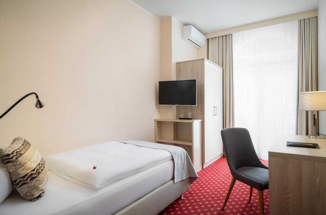 Hotel Post Wrann Velden am Woerthersee Room photo